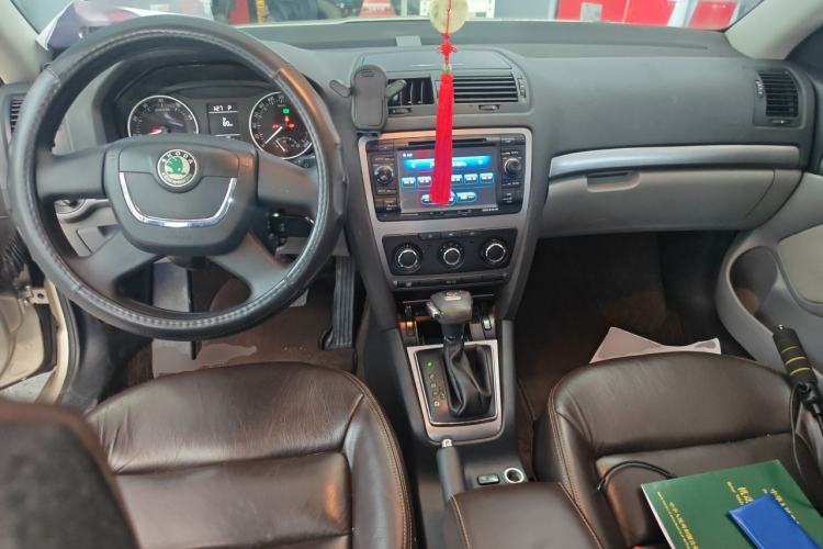 Used Skoda Octavia 2014 1.6L Automatic Yijie Edition Center Console