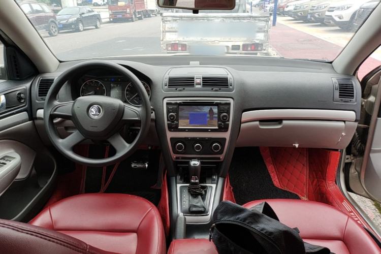 Used Skoda Octavia 2014 1.6L Automatic Yijie Edition Center Console