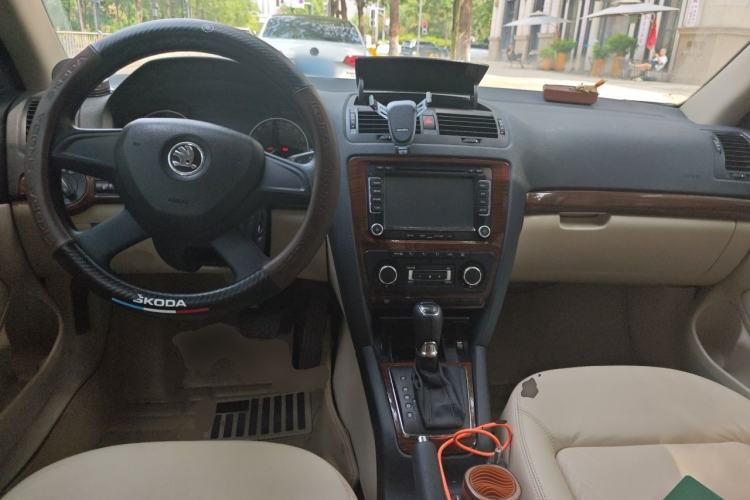 Used Skoda Octavia 2014 1.6L Automatic Yijun Edition Center Console