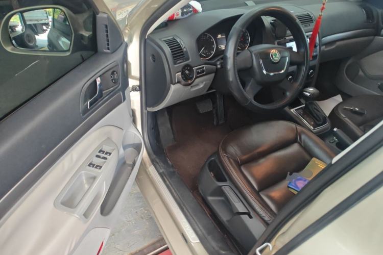 Used Skoda Octavia 2014 1.6L Automatic Yijie Edition Driver Seat