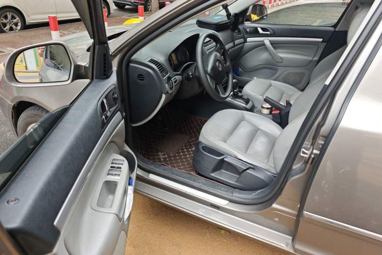 Used Skoda Octavia 2014 1.6L Automatic Yijun Edition Driver Seat
