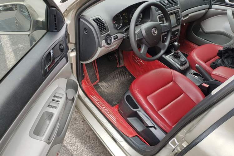 Used Skoda Octavia 2014 1.6L Automatic Yijie Edition Driver Seat
