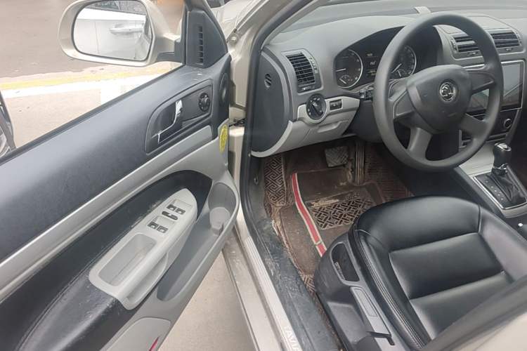 Used Skoda Octavia 2014 1.6L Automatic Yijie Edition Driver Seat