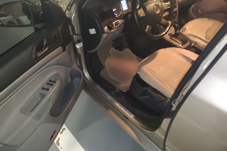 Used Skoda Octavia 2014 1.6L Automatic Yijie Edition Driver Seat