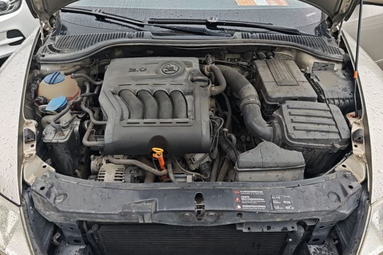 Used Skoda Octavia 2014 2.0L Automatic Yijie Edition Engine Bay