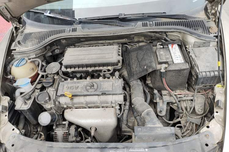 Used Skoda Octavia 2014 1.6L Automatic Yijie Edition Engine Bay