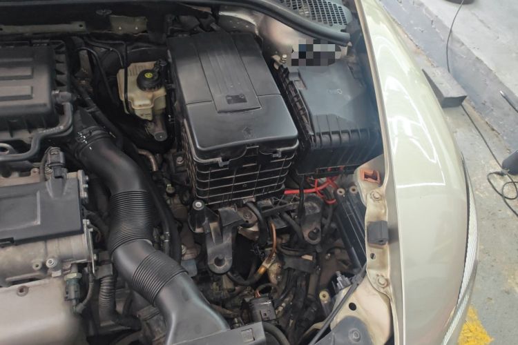 Used Skoda Octavia 2014 1.6L Automatic Yijie Edition Engine Bay Left