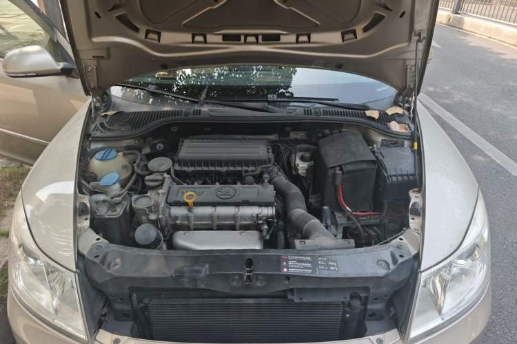 Used Skoda Octavia 2014 1.6L Automatic Yijun Edition Engine Bay