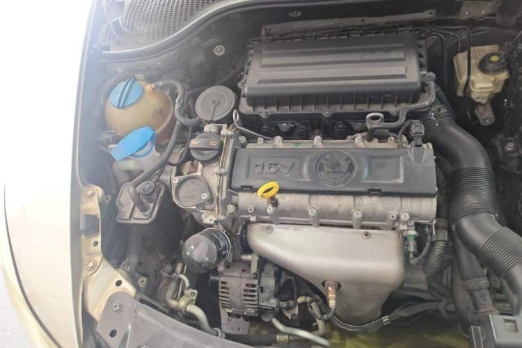 Used Skoda Octavia 2014 1.6L Automatic Yijie Edition Engine Bay Right