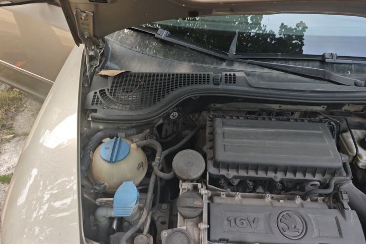 Used Skoda Octavia 2014 1.6L Automatic Yijun Edition Engine Bay Right