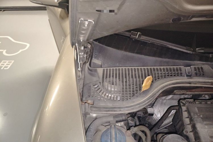 Used Skoda Octavia 2014 1.6L Automatic Yijie Edition Engine Bay Right