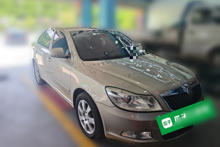 Used Skoda Octavia 2014 1.6L Automatic Yijie Edition Front Right 45 Deg