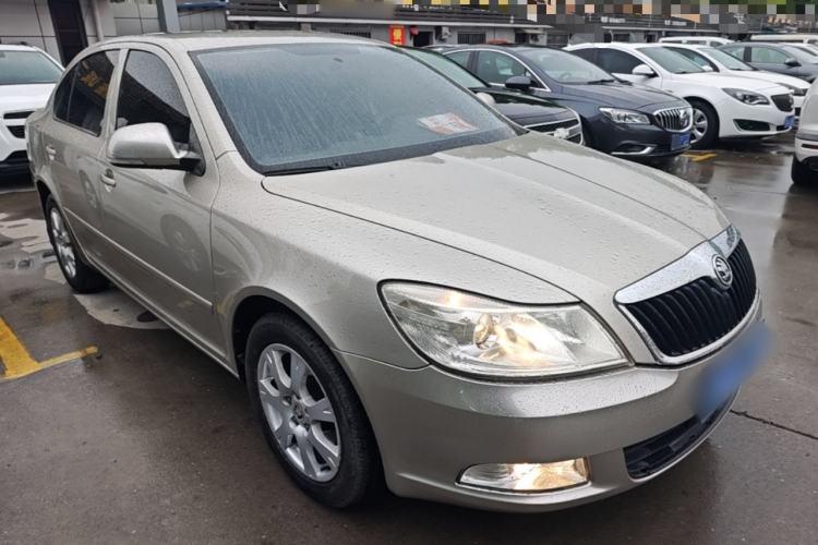 Used Skoda Octavia 2014 2.0L Automatic Yijie Edition Front Right 45 Deg