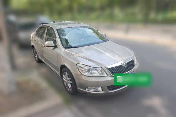 Used Skoda Octavia 2014 1.6L Automatic Yijun Edition Front Right 45 Deg