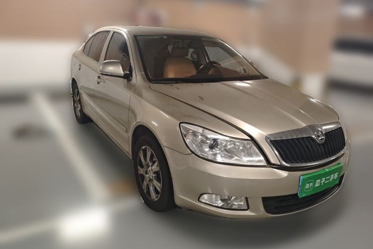 Used Skoda Octavia 2014 1.6L Automatic Yijie Edition Front Right 45 Deg