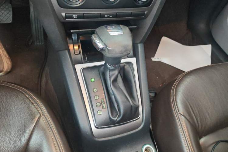 Used Skoda Octavia 2014 1.6L Automatic Yijie Edition Gear Lever
