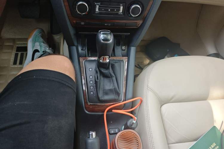 Used Skoda Octavia 2014 1.6L Automatic Yijun Edition Gear Lever