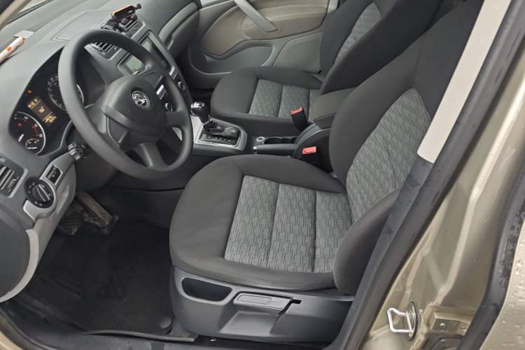 Used Skoda Octavia 2014 2.0L Automatic Yijie Edition Left Front Seat