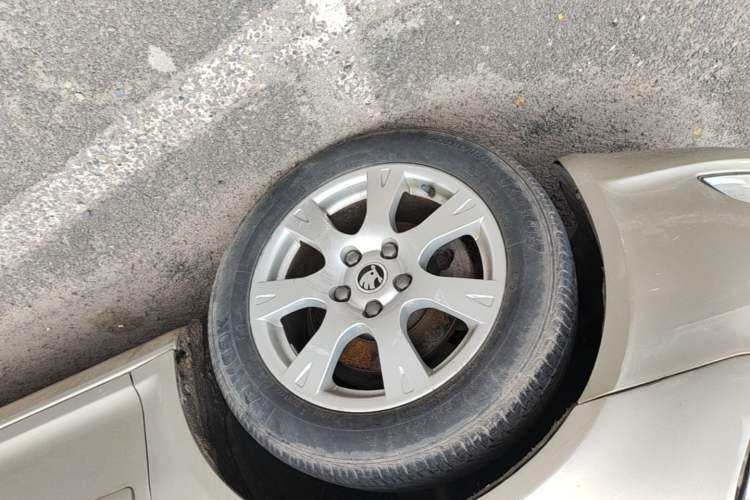 Used Skoda Octavia 2014 1.6L Automatic Yijie Edition Left Front Wheel Hub