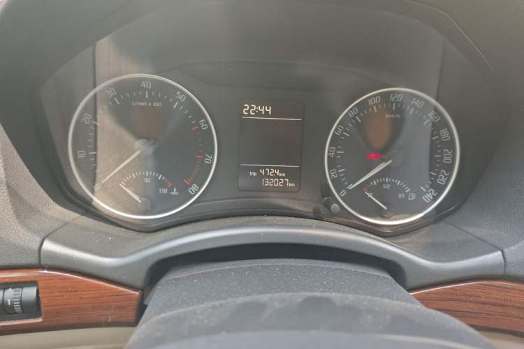 Used Skoda Octavia 2014 1.6L Automatic Yijun Edition Odometer Close Up