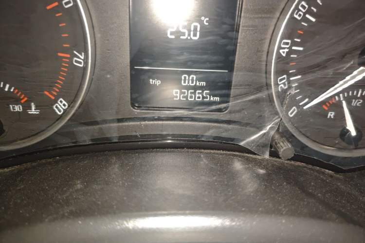 Used Skoda Octavia 2014 1.6L Automatic Yijie Edition Odometer Close Up