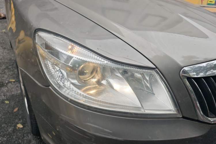 Used Skoda Octavia 2014 1.6L Automatic Yijun Edition Right Front Headlight