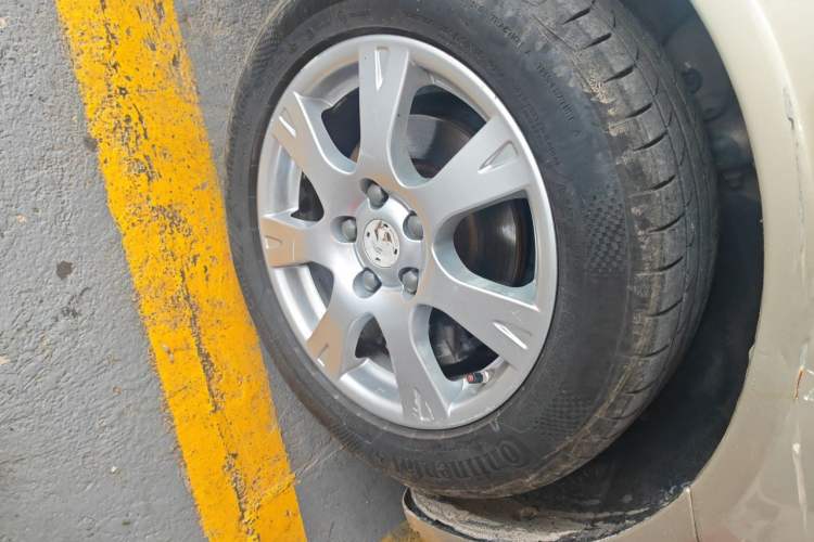 Used Skoda Octavia 2014 1.6L Automatic Yijie Edition Right Front Wheel Hub