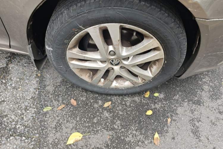 Used Skoda Octavia 2014 1.6L Automatic Yijun Edition Right Front Wheel Hub