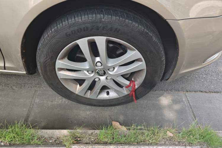 Used Skoda Octavia 2014 1.6L Automatic Yijun Edition Right Front Wheel Hub