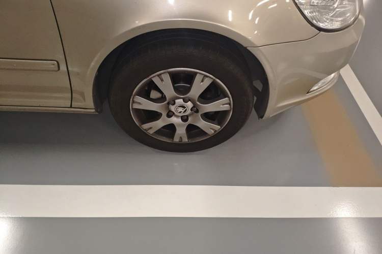 Used Skoda Octavia 2014 1.6L Automatic Yijie Edition Right Front Wheel Hub