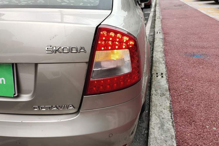 Used Skoda Octavia 2014 1.6L Automatic Yijie Edition Right Rear Taillight