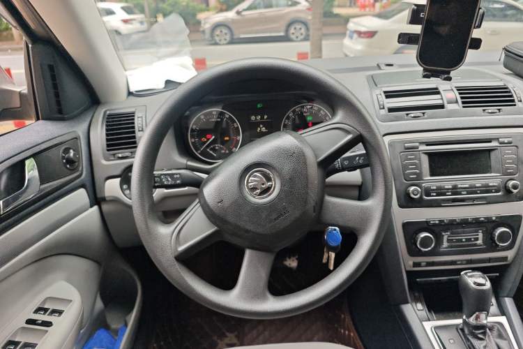 Used Skoda Octavia 2014 1.6L Automatic Yijun Edition Steering Wheel