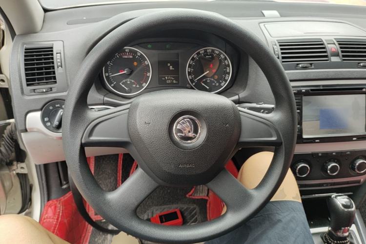 Used Skoda Octavia 2014 1.6L Automatic Yijie Edition Steering Wheel