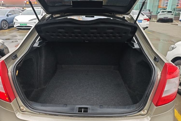 Used Skoda Octavia 2014 2.0L Automatic Yijie Edition Trunk