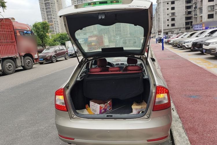 Used Skoda Octavia 2014 1.6L Automatic Yijie Edition Trunk