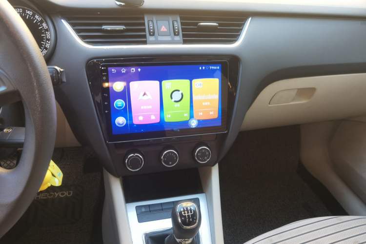 Used Skoda Octavia 2015 1.6L Manual Yijie Edition Audio And AC Panel