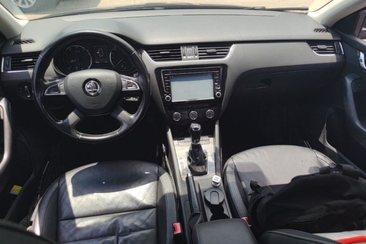 Used Skoda Octavia 2015 1.6L Automatic Yijun Edition Center Console