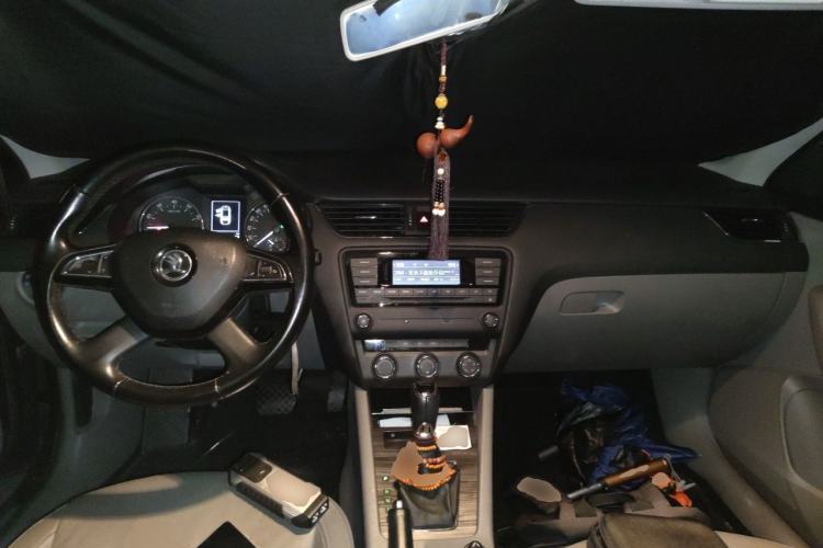 Used Skoda Octavia 2015 1.6L Automatic Yijun Edition Center Console