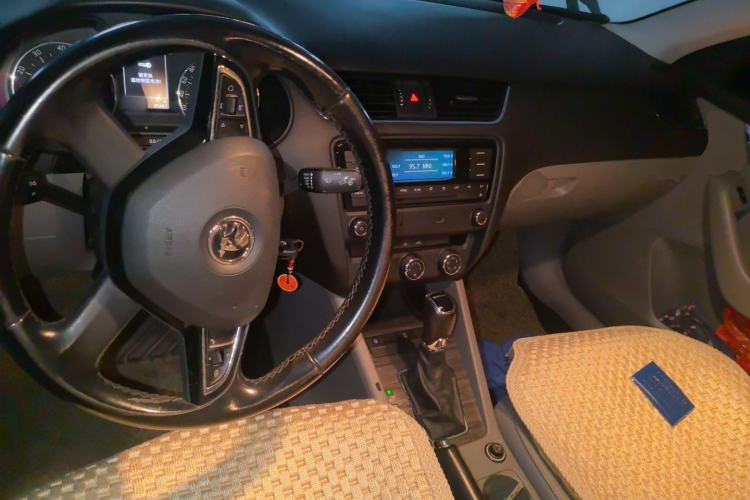 Used Skoda Octavia 2015 1.6L Automatic Yijun Edition Center Console