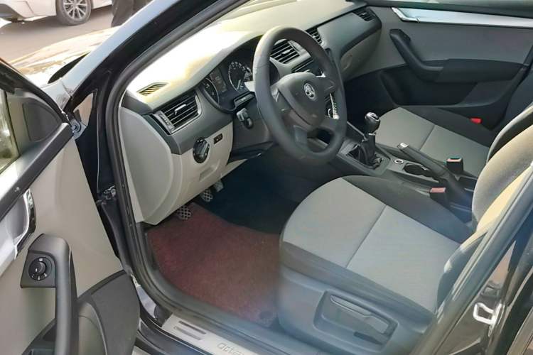 Used Skoda Octavia 2015 1.6L Manual Eado Edition Driver Seat