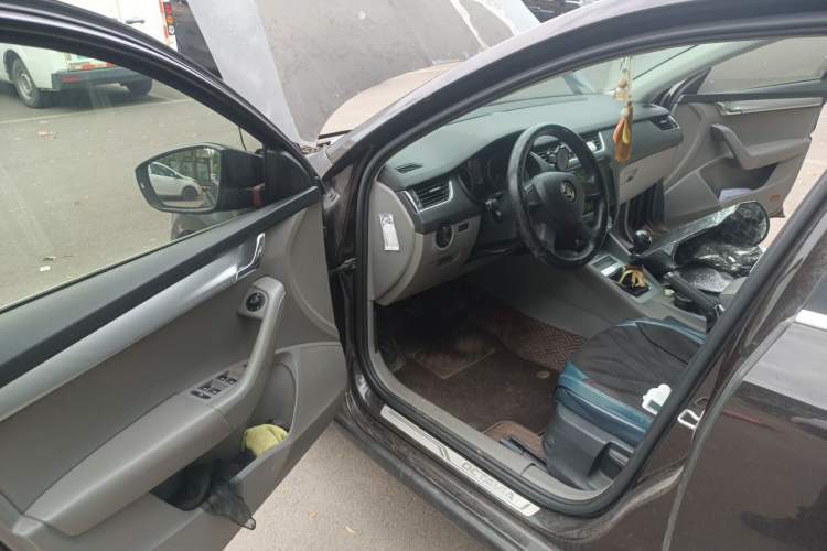 Used Skoda Octavia 2015 1.6L Manual Yijie Edition Driver Seat