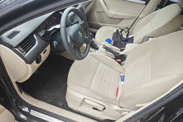 Used Skoda Octavia 2015 1.6L Automatic Yijie Edition Driver Seat