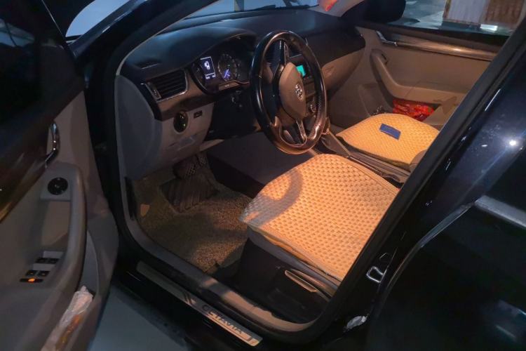 Used Skoda Octavia 2015 1.6L Automatic Yijun Edition Driver Seat