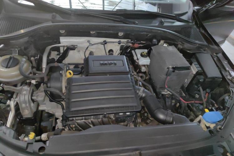 Used Skoda Octavia 2015 1.6L Manual Yijun Edition Engine Bay