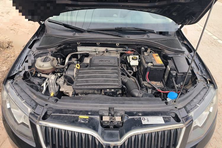 Used Skoda Octavia 2015 1.6L Automatic Eado Edition Engine Bay