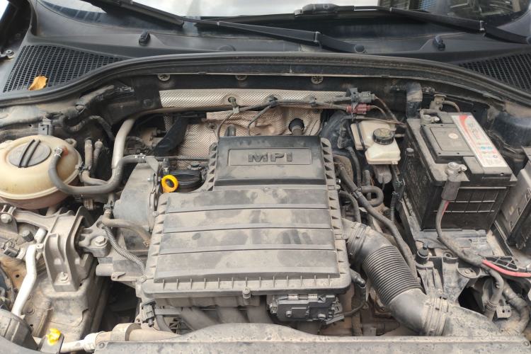 Used Skoda Octavia 2015 1.6L Automatic Yijie Edition Engine Bay