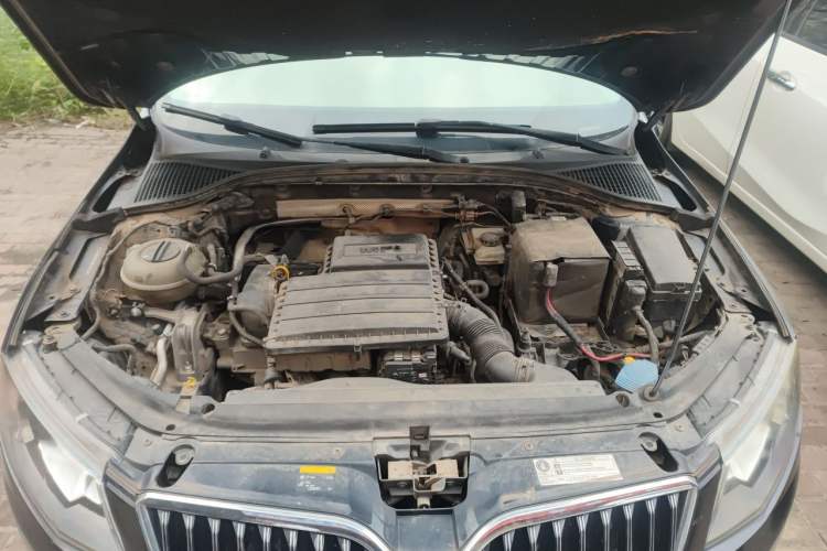 Used Skoda Octavia 2015 1.6L Automatic Eado Edition Engine Bay