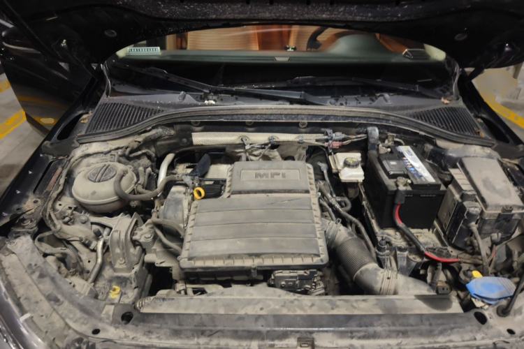 Used Skoda Octavia 2015 1.6L Manual Yijie Edition Engine Bay