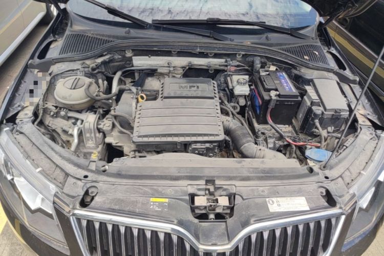 Used Skoda Octavia 2015 1.6L Automatic Yijun Edition Engine Bay
