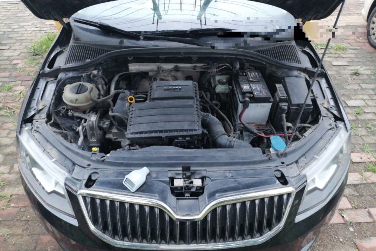 Used Skoda Octavia 2015 1.6L Automatic Yijie Edition Engine Bay